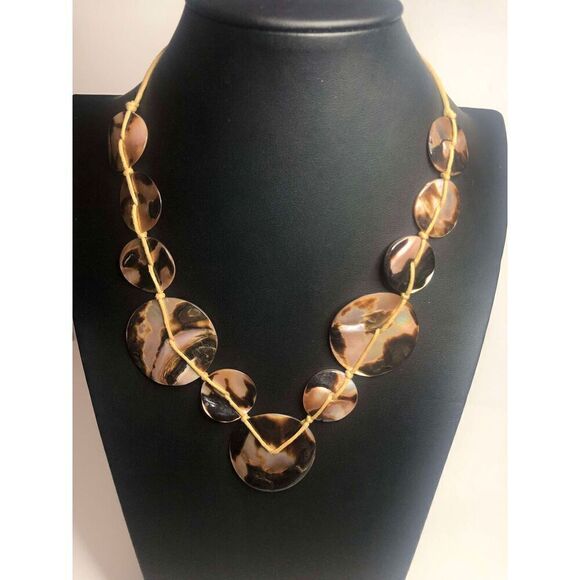 996 Shell pendant Iridescent boho Surfer Beach  necklace 20" - Picture 2 of 3